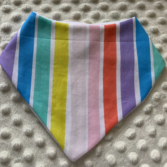 This is the perfect bib for the rainbow baby in your life! The bandana bib is a vibrant blue and premium cotton. Coordinates perfectly with our rainbow bandana bib. 