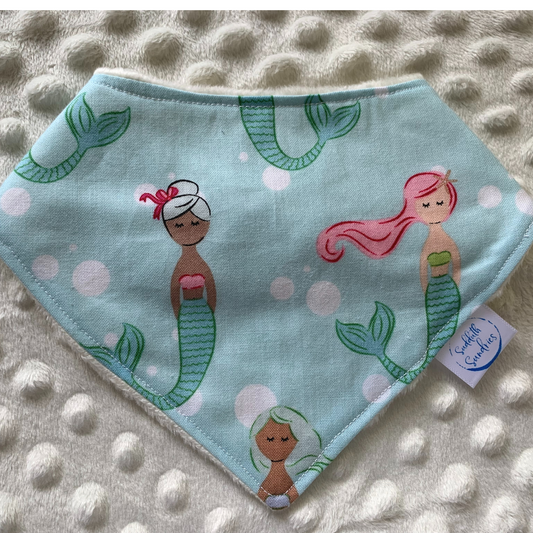 Are you having or attending a mermaid baby shower? Or an under the sea first birthday party?! I love the colorful mermaids featured on this bib!